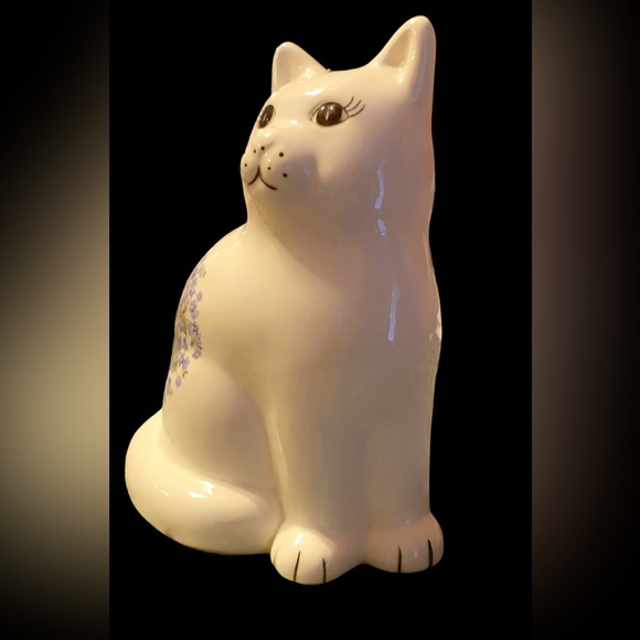 Vtg Ceramic Cat With Blue Flower Accent. - Picture 2 of 7